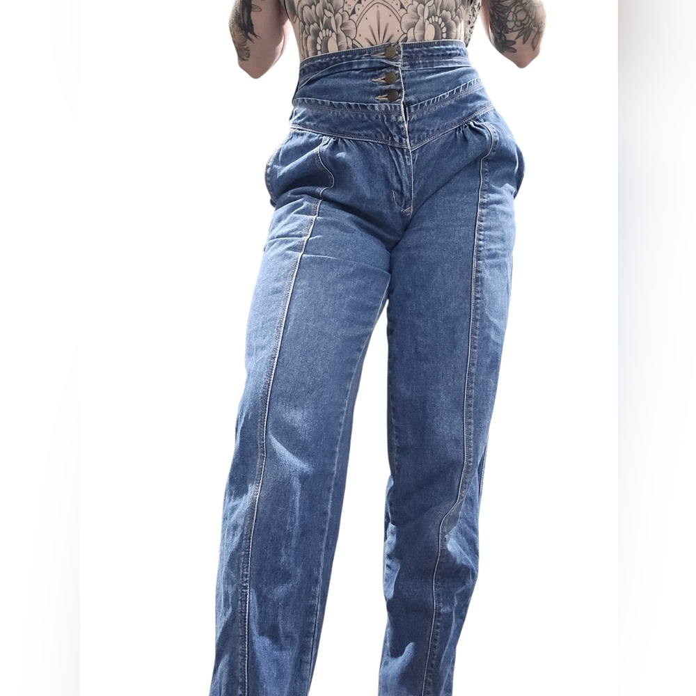 VINTAGE Women's Blue High-Waisted Jeans